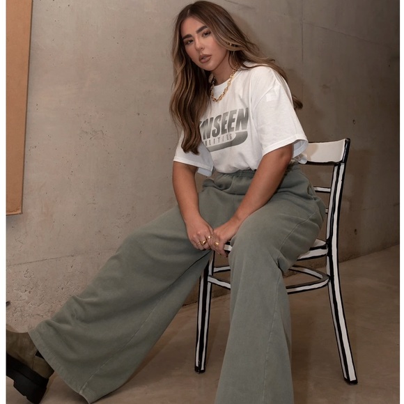 Unseen T shirt brand new💕✨ - Picture 1 of 3